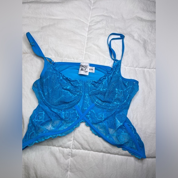 Blue lace going out top - Picture 2 of 3